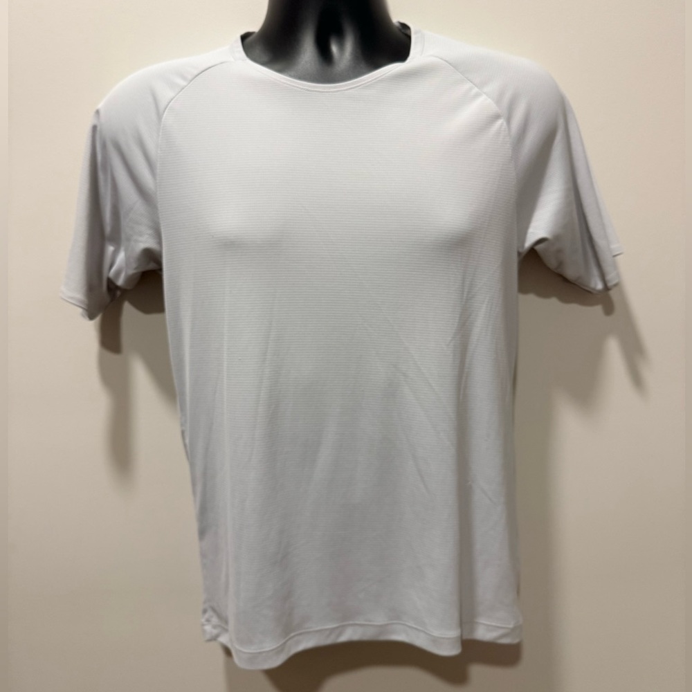 Uniqlo Light Gray Short Sleeve Tee